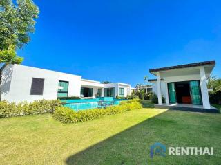 Luxury pool villa in pattaya