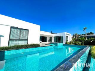 Luxury pool villa in pattaya