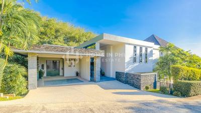 Sunset Ocean View Villa in Layan