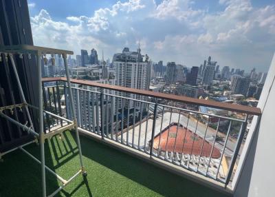 For SALE : Rhythm Sukhumvit 42 / 2 Bedroom / 2 Bathrooms / 78 sqm / 15800000 THB [S11900]