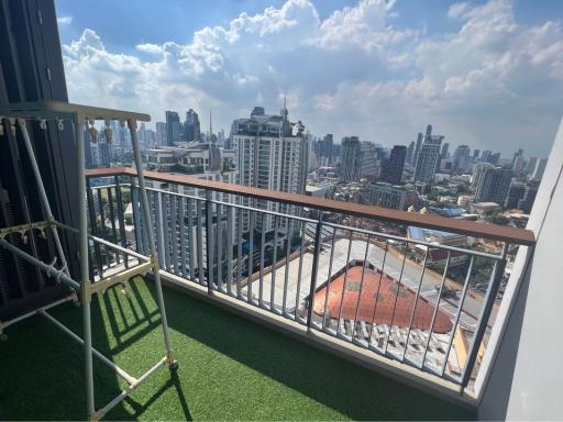 For SALE : Rhythm Sukhumvit 42 / 2 Bedroom / 2 Bathrooms / 78 sqm / 15800000 THB [S11900]