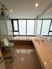 For SALE : Rhythm Sukhumvit 42 / 2 Bedroom / 2 Bathrooms / 78 sqm / 15800000 THB [S11900]