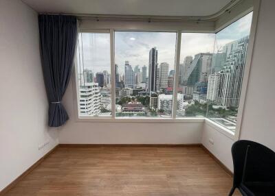 1-bedroom spacious condo for sale close to BTS Asoke