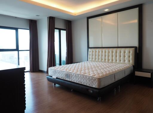 3 bed Condo in Sathorn Gardens Thungmahamek Sub District C020245