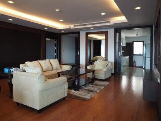 3 bed Condo in Sathorn Gardens Thungmahamek Sub District C020245