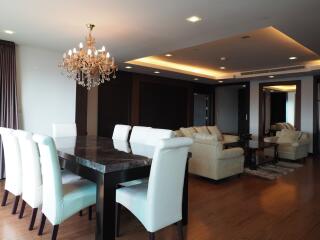 3 bed Condo in Sathorn Gardens Thungmahamek Sub District C020245