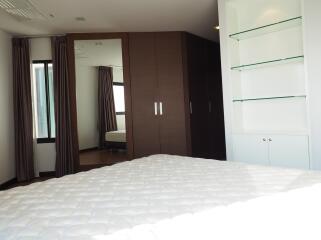 3 bed Condo in Sathorn Gardens Thungmahamek Sub District C020245