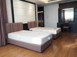3 bed Condo in Sathorn Gardens Thungmahamek Sub District C020245