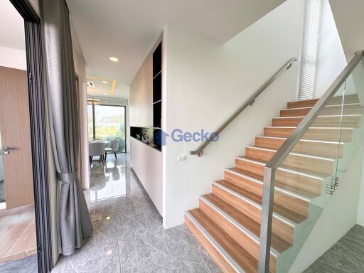 3 Bedrooms House in Palm Lakeside East Pattaya H010928