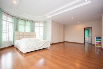 Spacious 4 Bedroom House to Rent : Laguna  Phase 3 San Sai