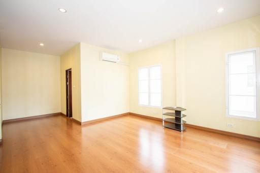 Spacious 4 Bedroom House to Rent : Laguna  Phase 3 San Sai