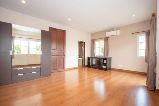 Spacious 4 Bedroom House to Rent : Laguna  Phase 3 San Sai