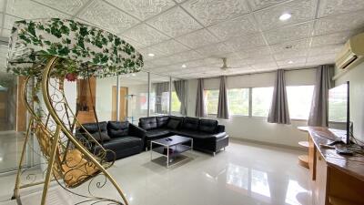 Large Affordable Condo Sukhumvit 49