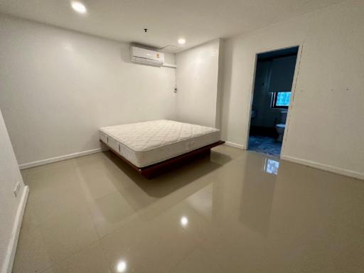 For RENT : Moon Tower / 4 Bedroom / 4 Bathrooms / 300 sqm / 80000 THB [10923513]