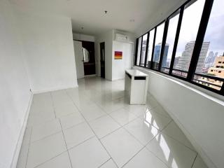 For RENT : Moon Tower / 4 Bedroom / 4 Bathrooms / 300 sqm / 80000 THB [10923513]