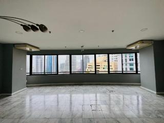 For RENT : Moon Tower / 4 Bedroom / 4 Bathrooms / 300 sqm / 80000 THB [10923513]