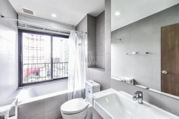 For Rent 1 Bed 1 Bath Condo Noble Revent close to BTS Phaya Thai
