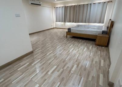 3-BR Townhouse at Queen Place Village 2 near BTS Udom Suk