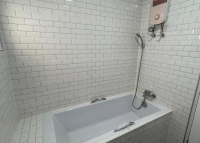 3-BR Townhouse at Queen Place Village 2 near BTS Udom Suk