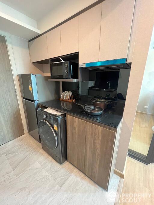 1-BR Condo at Lloyd Soonvijai-Thonglor in Bang Kapi