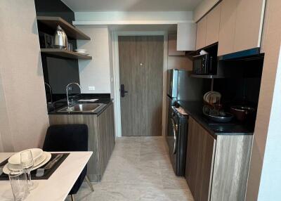 1-BR Condo at Lloyd Soonvijai-Thonglor in Bang Kapi