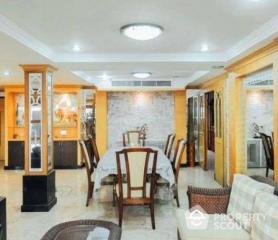 5-BR Townhouse near BTS Phrom Phong