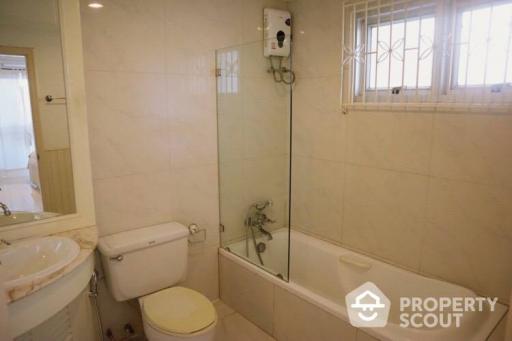 2-BR Condo near BTS Phra Khanong (ID 515200)