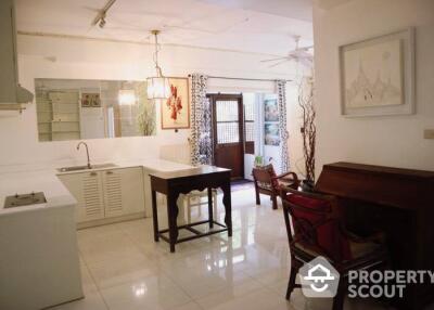 2-BR Condo near BTS Phra Khanong (ID 515200)