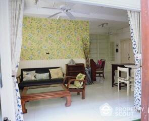 2-BR Condo near BTS Phra Khanong (ID 515200)