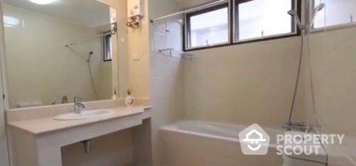 2-BR Serviced Apt. near BTS Surasak