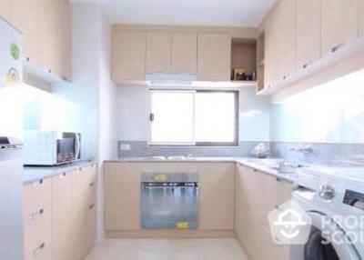 2-BR Serviced Apt. near BTS Surasak