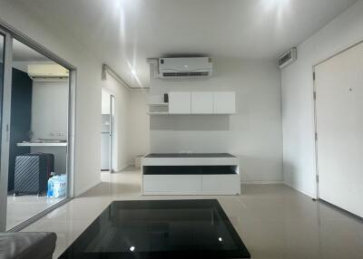 1-bedroom modern condo for sale close to MRT Rama 9