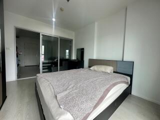 1-bedroom modern condo for sale close to MRT Rama 9