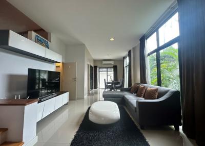 4-bedroom modern townhouse for sale close to MRT Yaek Tiwanon