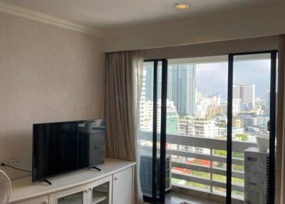 2-BR Condo at Sukhumvit Park Condominium near BTS Asok