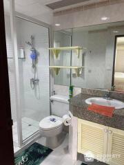 2-BR Condo at Sukhumvit Park Condominium near BTS Asok