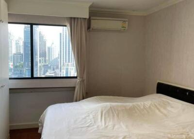 2-BR Condo at Sukhumvit Park Condominium near BTS Asok