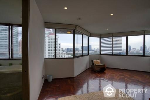 2-BR Condo at Lake Avenue Sukhumvit 16 near BTS Asok