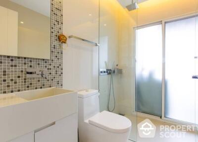 1-BR Condo at The Room Sukhumvit 21 near MRT Sukhumvit