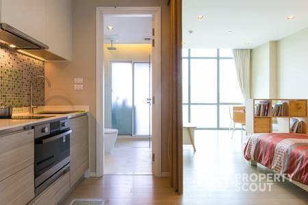 1-BR Condo at The Room Sukhumvit 21 near MRT Sukhumvit