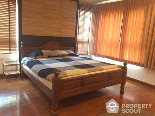 3-BR Condo at Baan Siri Sukhumvit 13 Condominium near ARL Makkasan