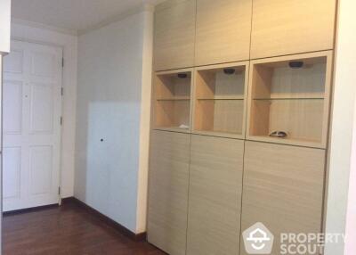 3-BR Condo at Baan Siri Sukhumvit 13 Condominium near ARL Makkasan