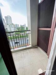 1-BR Condo at The Crest Ruamrudee near BTS Phloen Chit