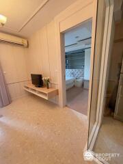 1-BR Condo at The Crest Ruamrudee near BTS Phloen Chit