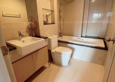 1-BR Condo at The Crest Ruamrudee near BTS Phloen Chit