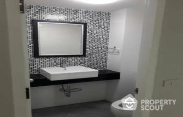 3-BR Condo at Newton Tower Condominium near BTS Nana (ID 162665)