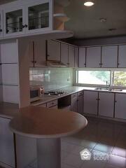 2-BR Apt. near MRT Phetchaburi