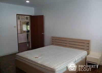 2-BR Apt. near MRT Phetchaburi