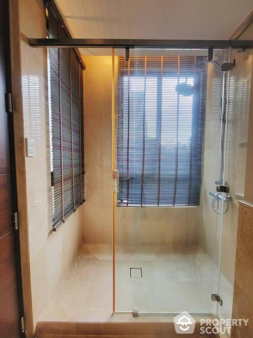 1-BR Condo at Vincente Sukhumvit 49 Condominium near BTS Phrom Phong (ID 407666)