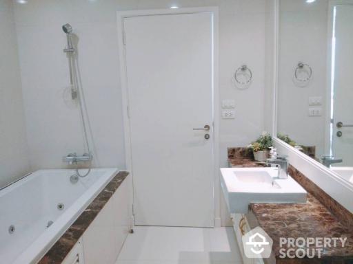 4-BR Apt. near BTS Phrom Phong